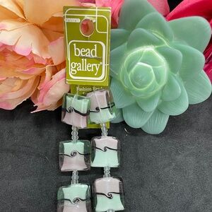 NWT Acrylic Beads